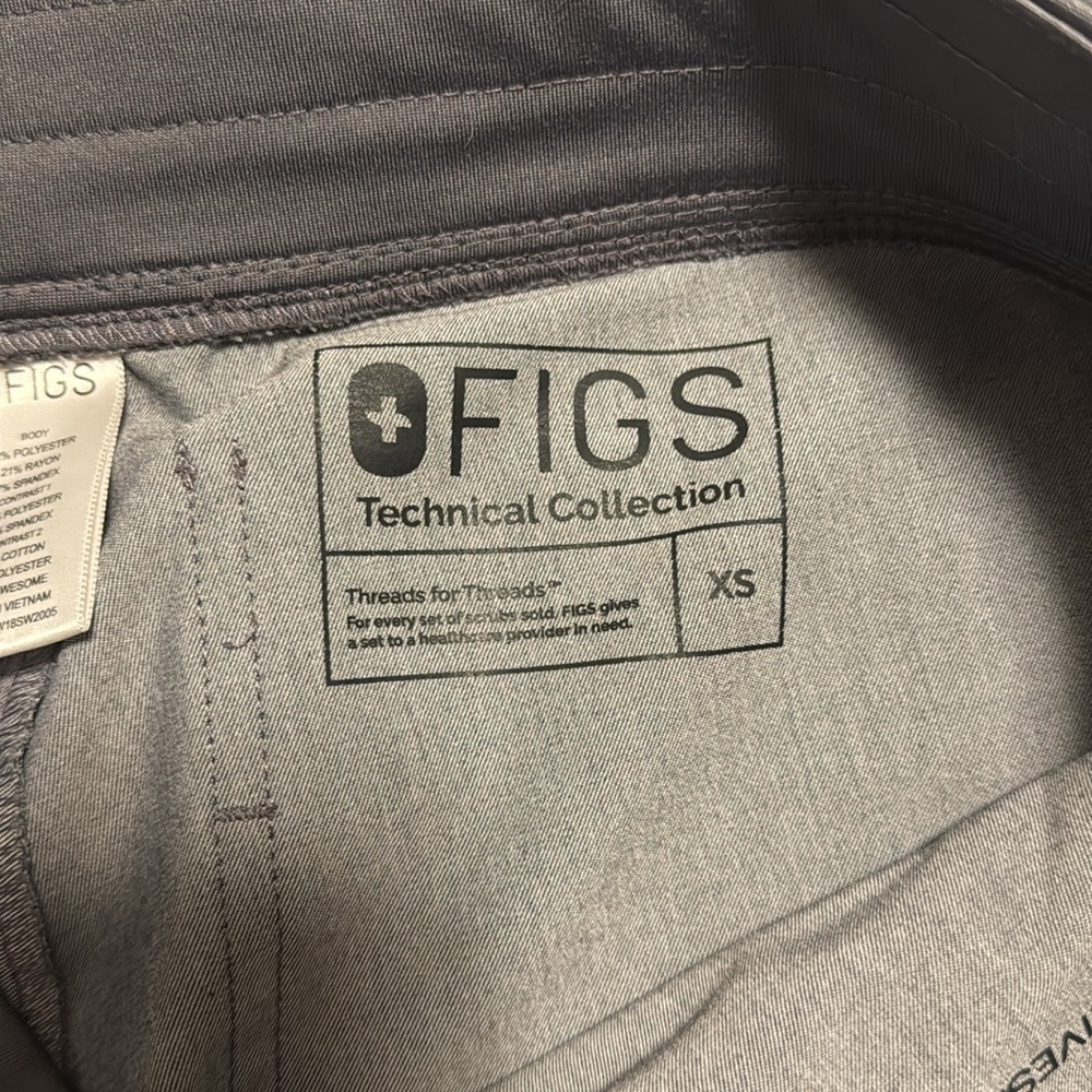 FIGS Graphite Scrub Set - Picture 8 of 8